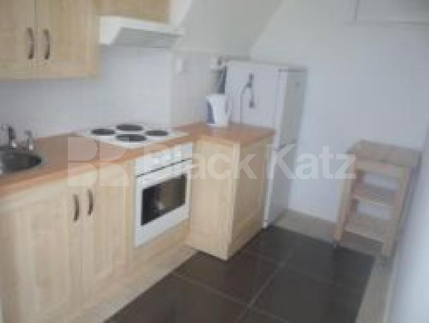 			NEW INSTRUCTION!, 2 Bedroom, 1 bath, 1 reception Flat			 Tetherdown, MUSWELL HILL N10